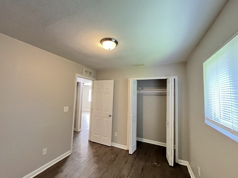 Building Photo - 5026 Westchase Ct
