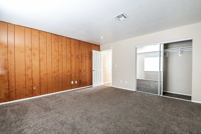 Building Photo - Great 2 Bedroom Condo