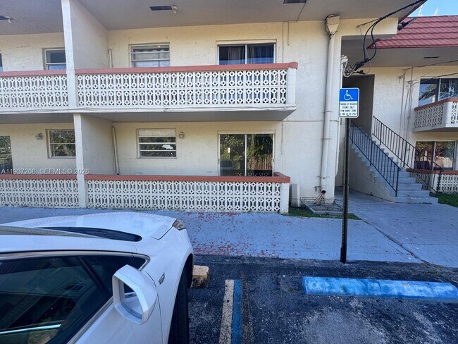 Building Photo - 1825 SW 67th Ave