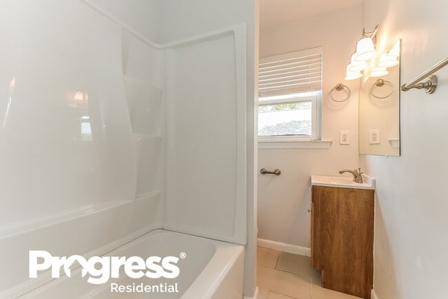 Building Photo - 1510 Shore Rd