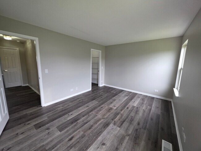 Building Photo - 675 Fieldcrest Dr