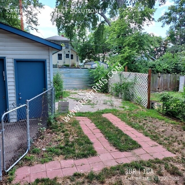 Building Photo - 2215 SW Kenilworth Ct