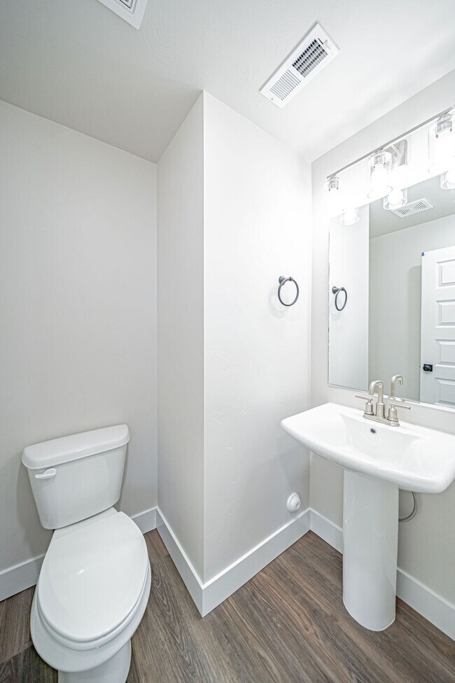 Building Photo - 2988 Huntshire Ave