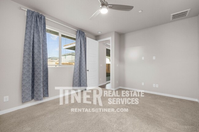 Building Photo - 4224 Roanne Wy