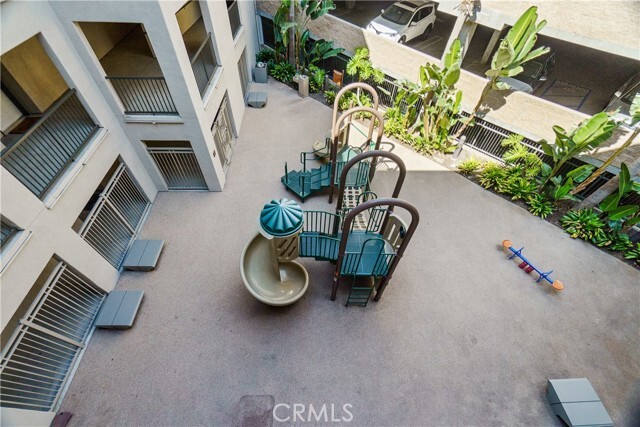 Building Photo - 1329 Scholarship