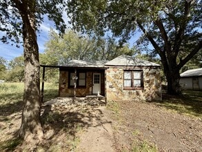Building Photo - 1218 W Durant Ave