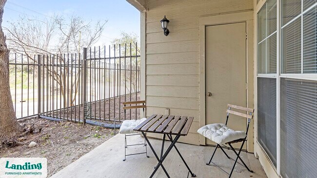 Building Photo - 1000 Henderson St