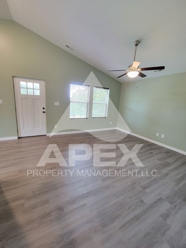 Building Photo - Recently Built 3Bd - 2 Ba Single Family Ho...