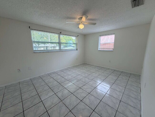 Building Photo - "2-Bed, 2-Bath in Port Richey – 1,310 Sq Ft!"