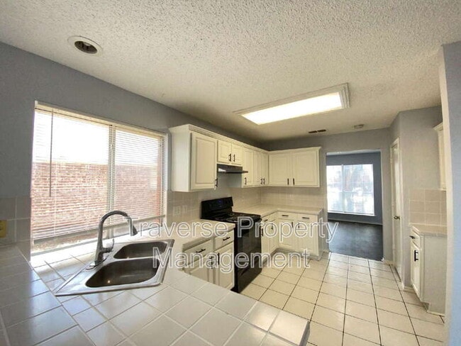 Building Photo - 5204 Vista Verde Dr