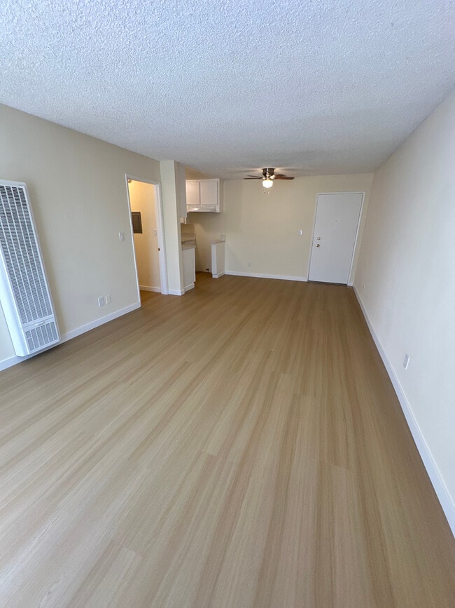 Building Photo - 6310 Hazeltine Ave