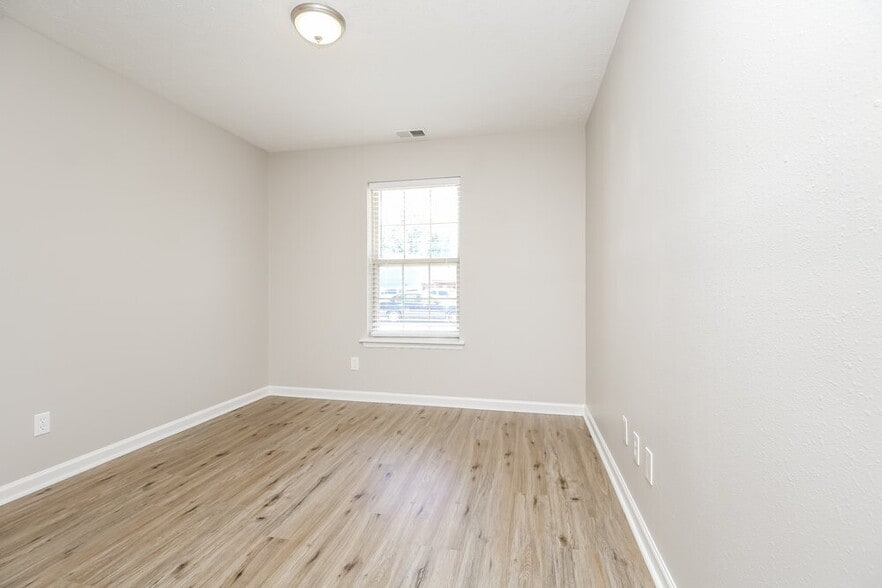 Building Photo - 722 Lou Gehrig Cir