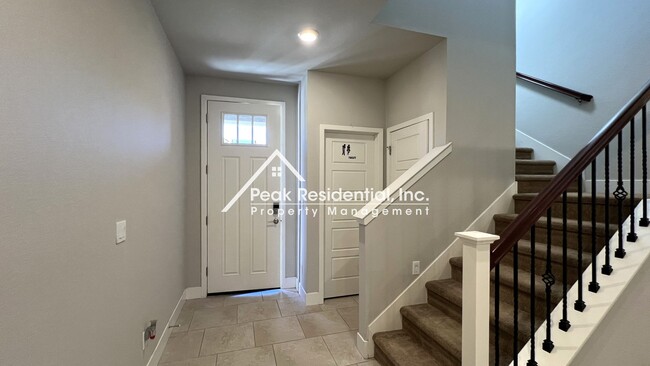 Building Photo - Spacious 4-bedroom home in Natomas with cl...