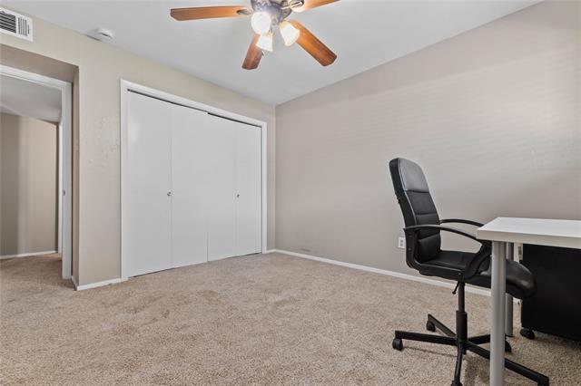 Building Photo - 405 Valley Park Dr