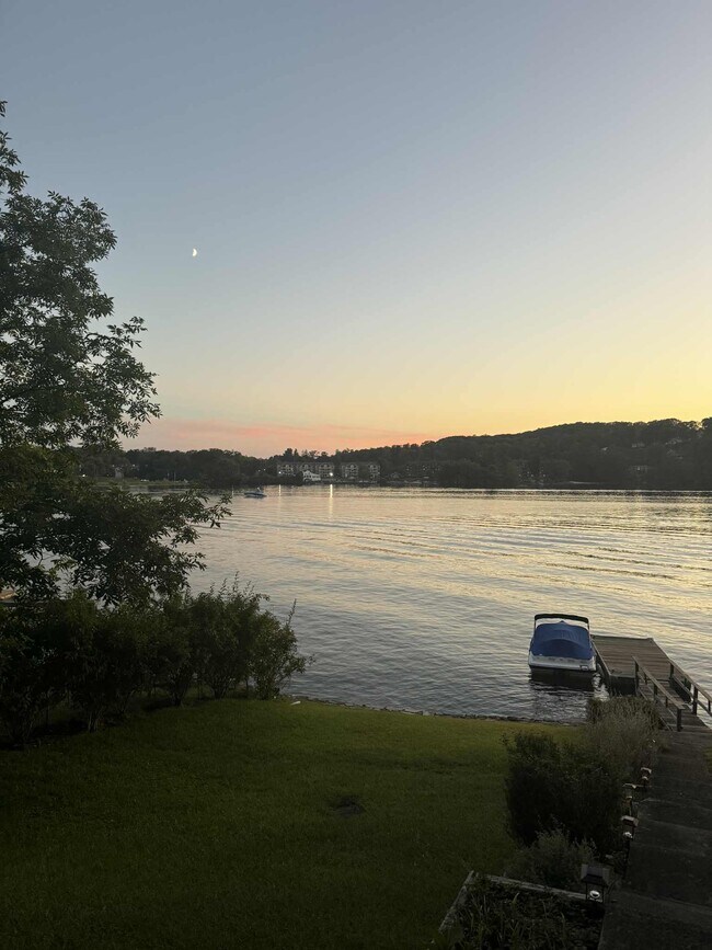 Building Photo - 10 Hillside Rd