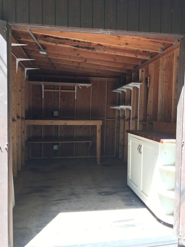 Building Photo - Boulder Creek Cutie