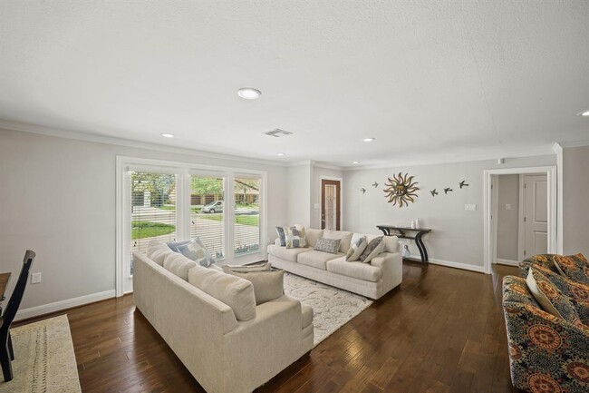 Building Photo - 4943 Cheena Dr