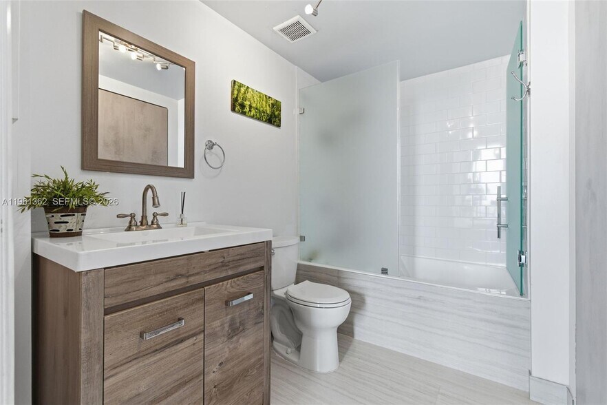 Building Photo - 690 SW 1st Ct