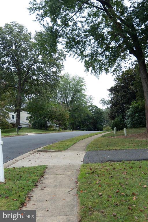 Building Photo - 1212 Forestwood Dr