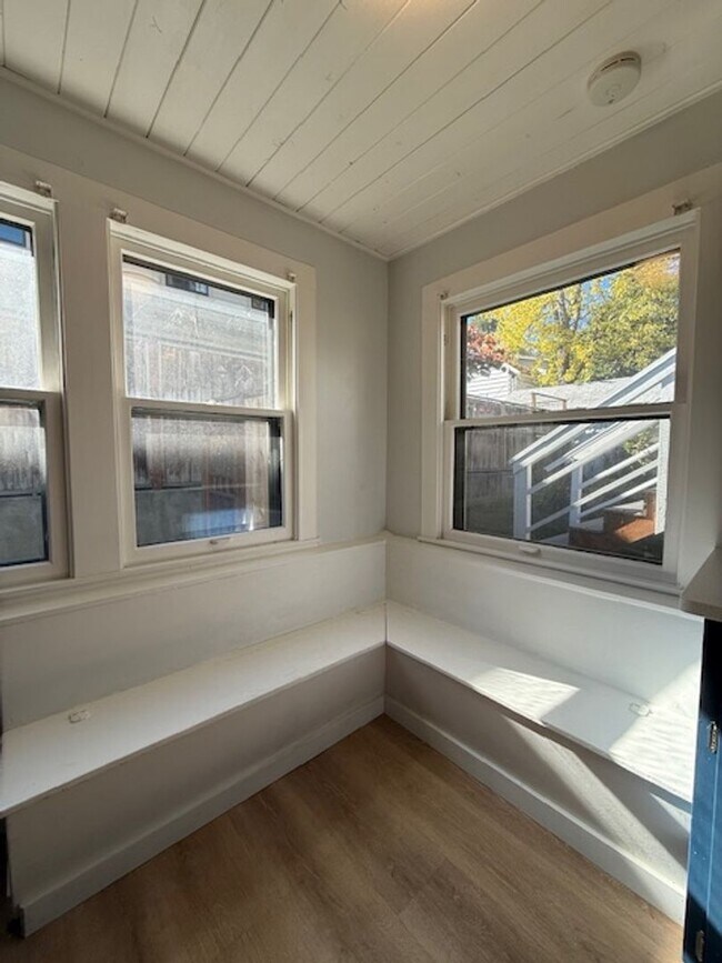 Building Photo - Updated ground floor unit in vintage duple...