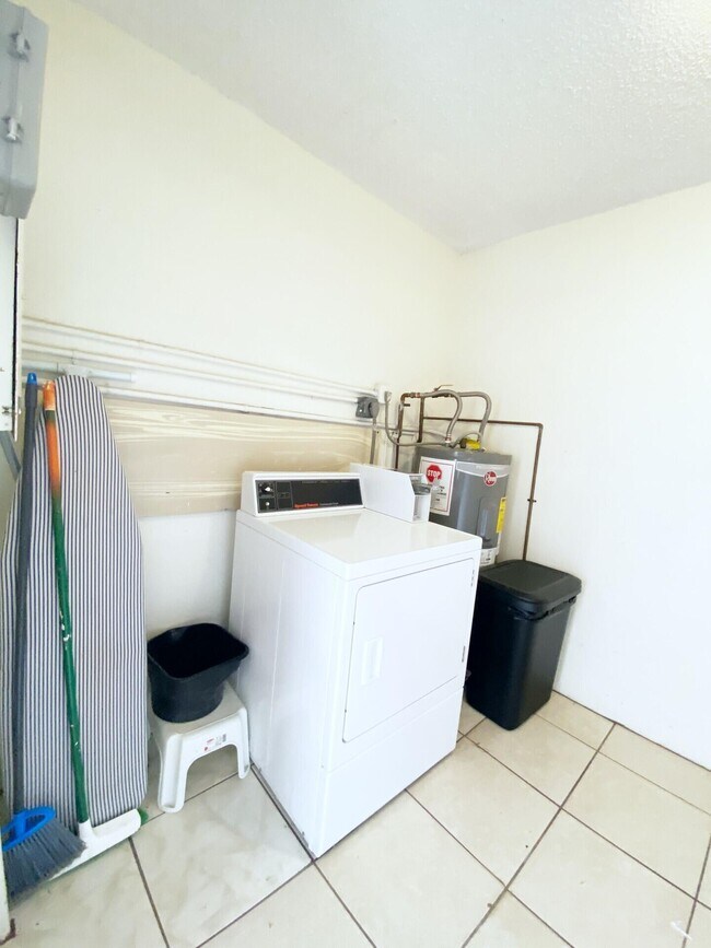 Building Photo - 308 Southwind Ct