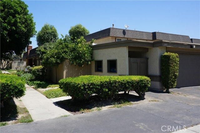 Building Photo - 2015 E Saddlewood Ln