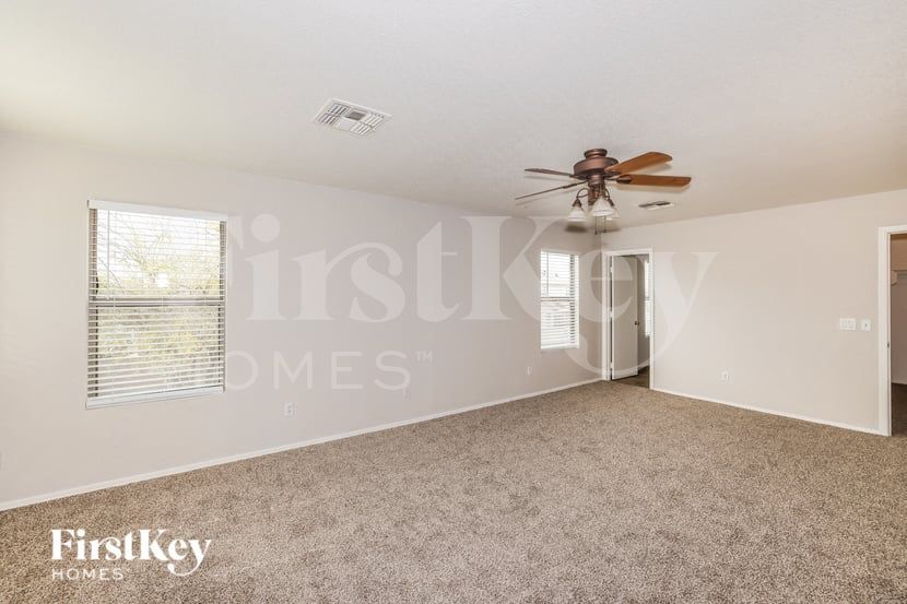 Building Photo - 11513 W Flores Dr