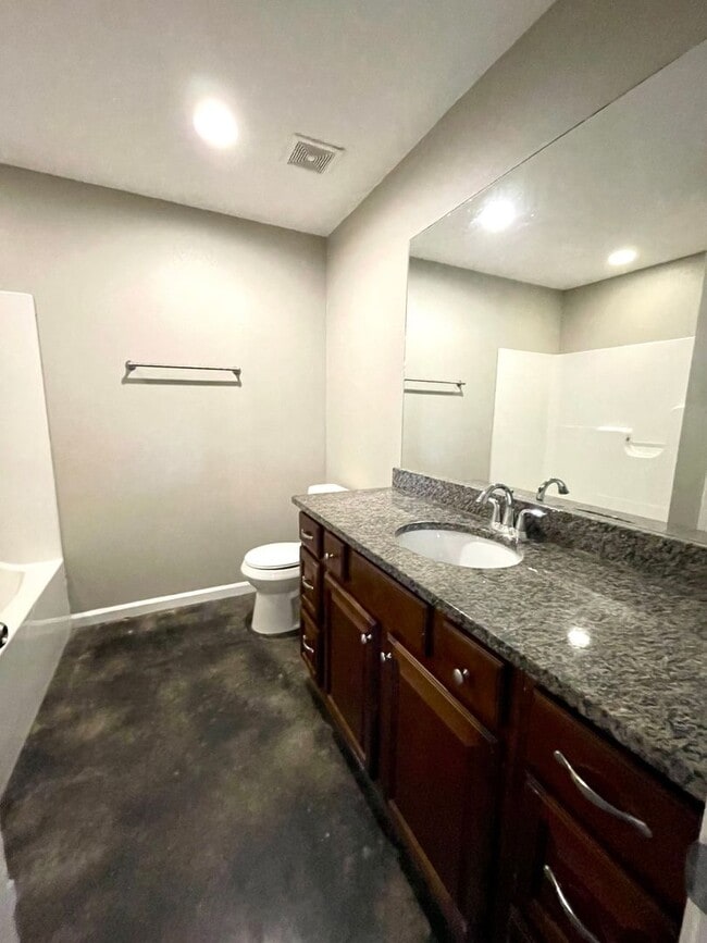 Building Photo - 3 Bedroom / 2 Bath In Pocahontas