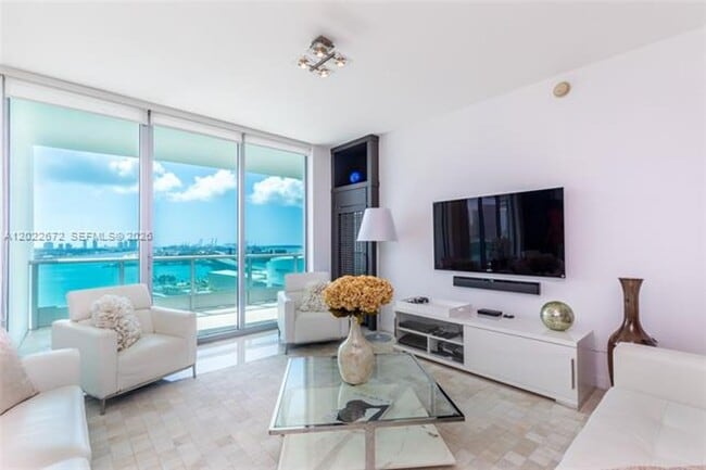 Building Photo - 900 Biscayne Blvd