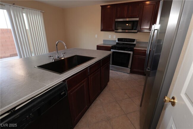 Building Photo - 5940 Feral Garden St