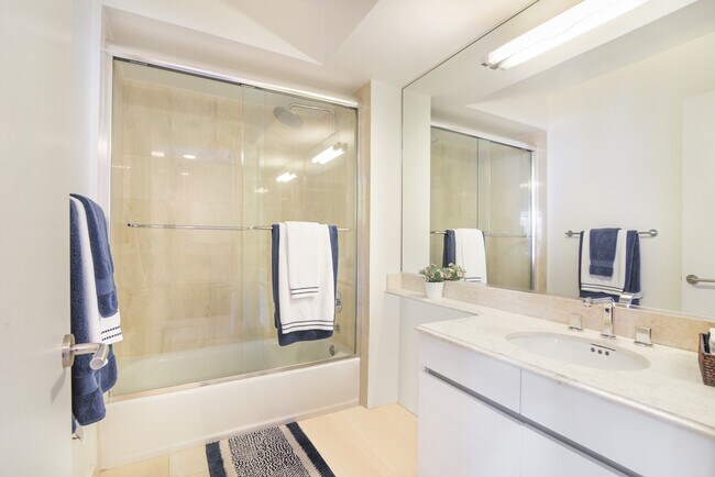 Building Photo - 18671 Collins Ave