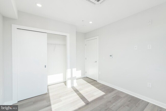 Building Photo - 3449 Scotts Ln