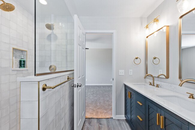Building Photo - Spacious 5 bedroom home in the heart of Parker!