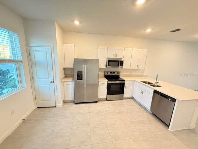 Building Photo - 2975 Skyline Lp