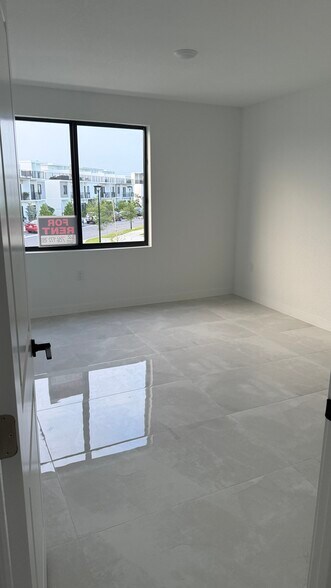 Building Photo - 14608 SW 261st Ter