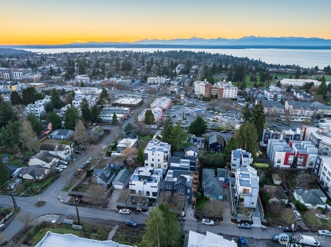 Building Photo - New Luxury Townhome in Seattle 2bed/2bath – Rooftop Deck, Pets OK