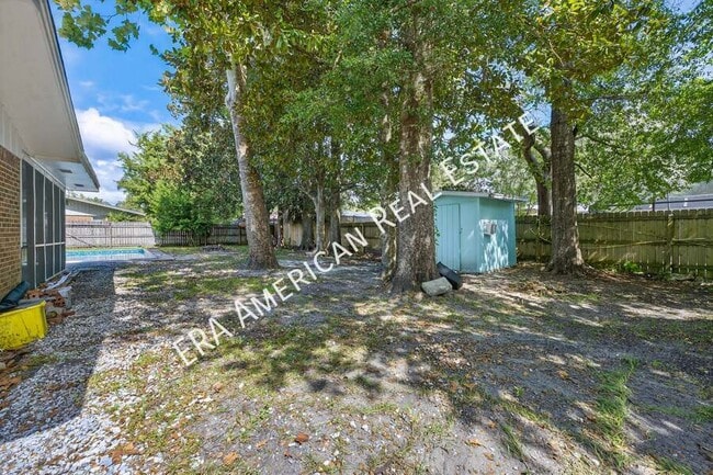 Building Photo - 614 Merioneth Dr NE