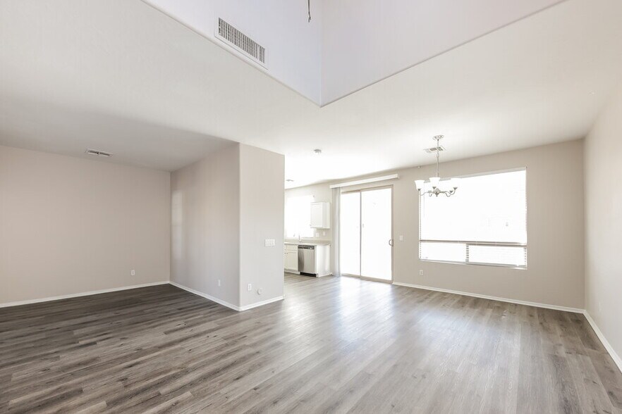 Building Photo - 11427 W Yuma St