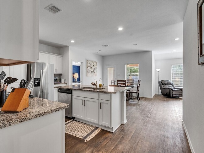 Building Photo - 2521 Honey Nest Ln