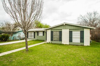 Building Photo - Your Family Home Near Dowtown