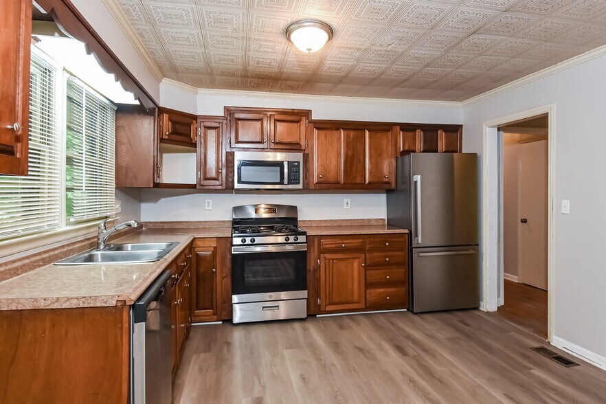 Building Photo - 4630 Cresant Ln