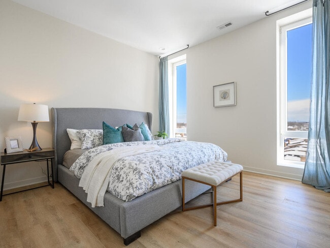 Building Photo - 6336 W Belmont Ave