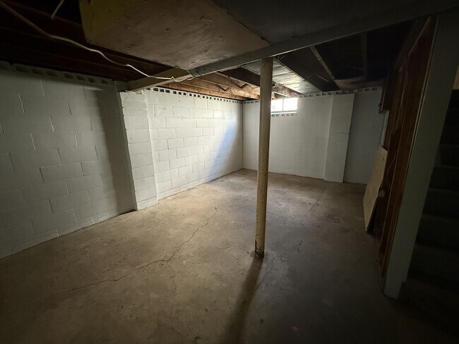 Building Photo - 182 Crystal Lake Dr