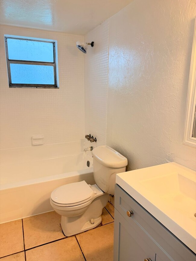 Building Photo - Two-bedroom apartment for rent in Margate