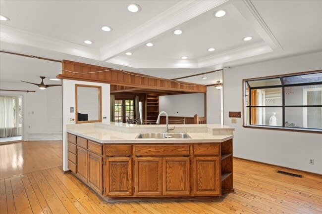 Building Photo - 1040 Fleetwood Dr