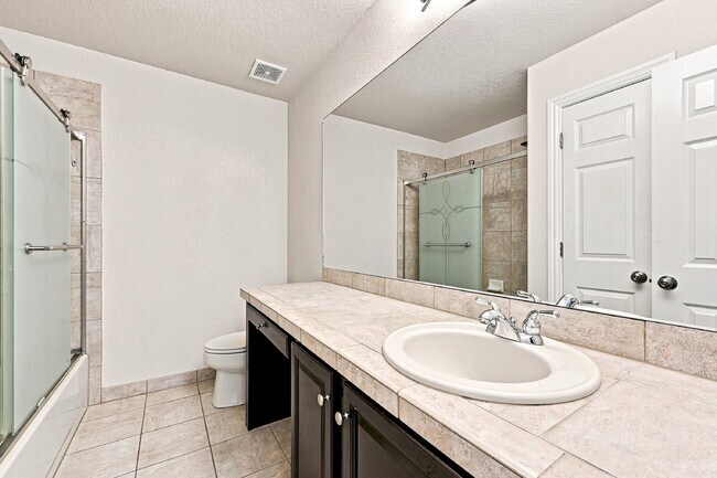 Building Photo - $3,040.95, 6 bed, 4 bath located in Colorado Springs