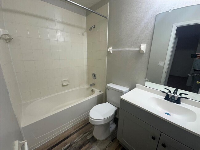 Building Photo - 740 Cresting Oak Cir