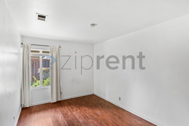 Building Photo - 2095 Olivera Rd