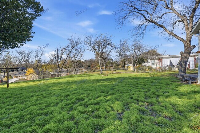 Building Photo - 208 Westfork Dr