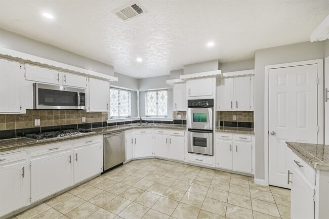 Building Photo - 623 E Cypresswood Dr